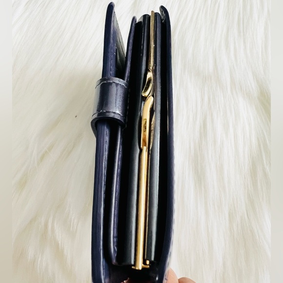 Authentic Louis Vuitton Vernis Wallet - Picture 6 of 12